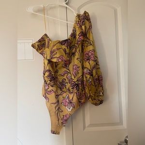 PUFFY OFF SHOULDER BODYSUIT